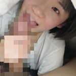 友達の横で堂々セックス！！バレないようにハメ撮り