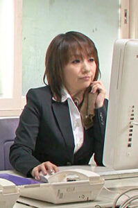 社内でイケないことをする熟女社員