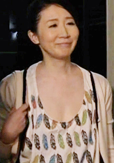 母さん、ボクを誘惑してるんですか?大胆なノースリーブにノ―ブラの母さんがエロ過ぎて我慢出来ずに生ハメSEX!