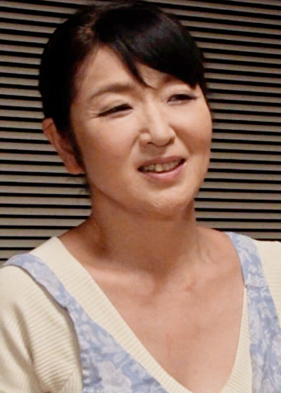 お母さんが欲求不満で台所でオナニー!?悶々とする愛息を優しく癒す熟母と禁断の中出しセックス!