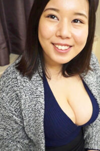 デカすぎる･･････。爆乳むちむち人妻さんがこっそり不倫。