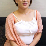 陥没乳首が勃起していくスケベボディの巨乳人妻のワンナイトセックス！